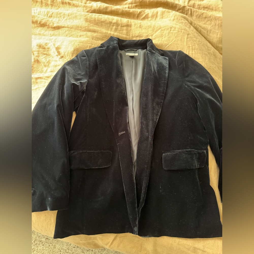 Black relaxed velvet blazer